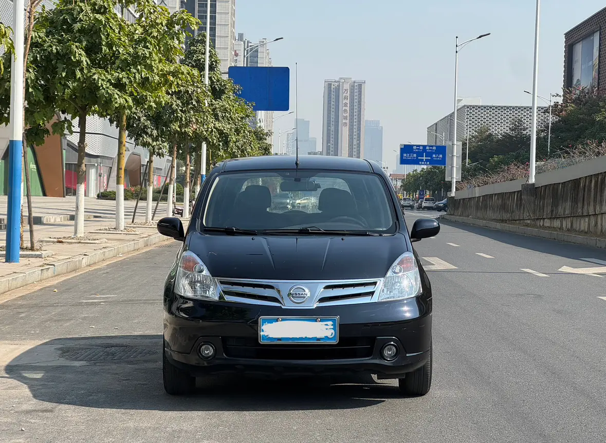 Nissan Li Wei  из Китая