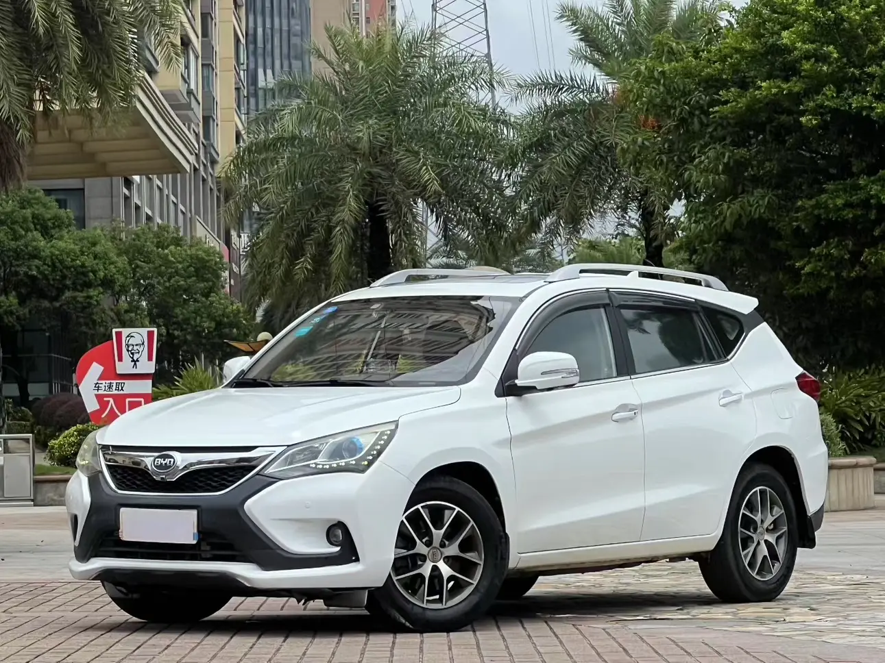 BYD Song  из Китая