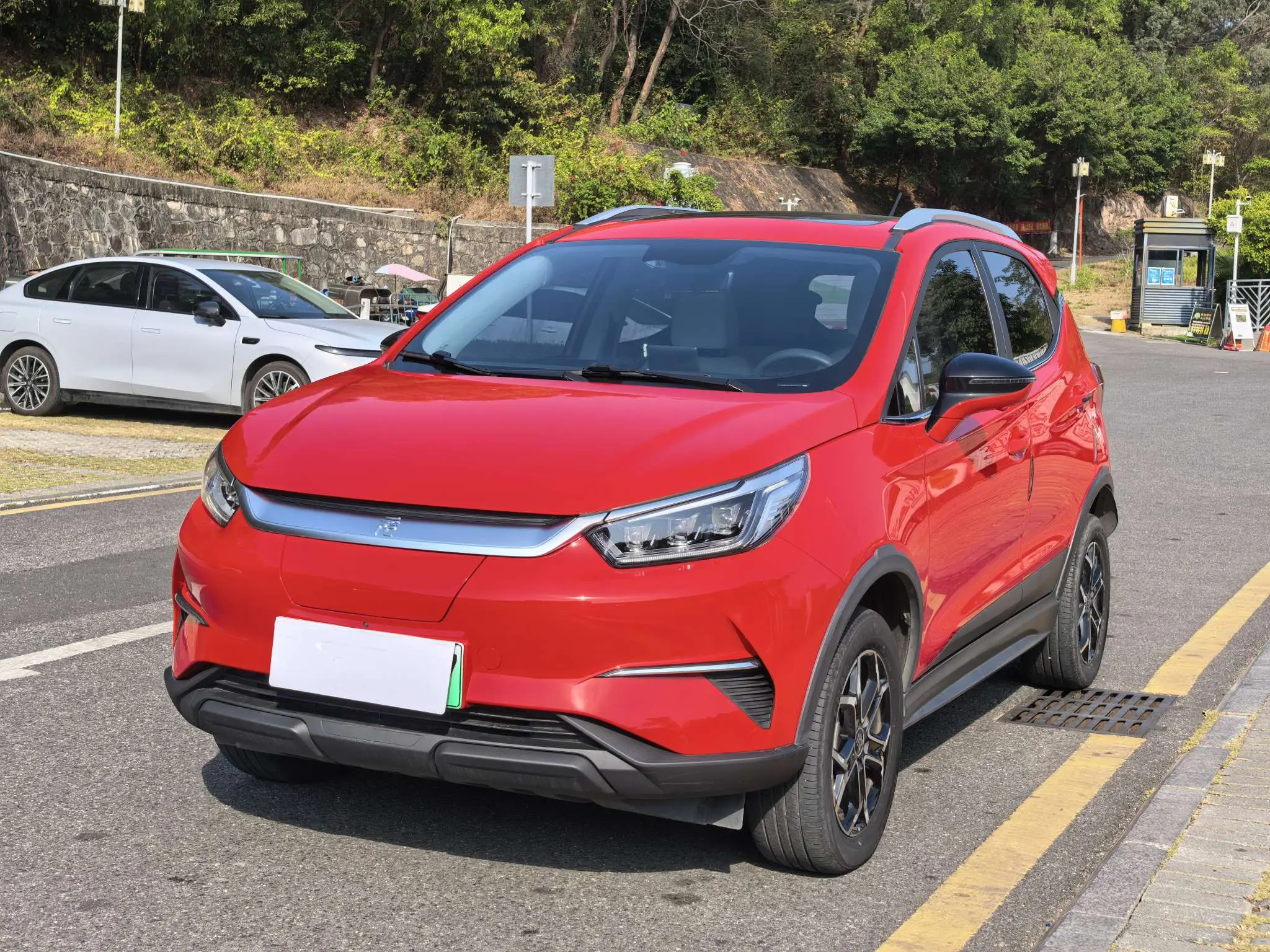 BYD Yuan Pro  из Китая