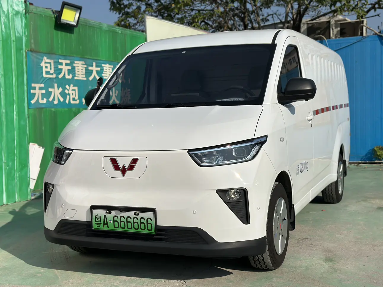 Wuling Yangguang  из Китая