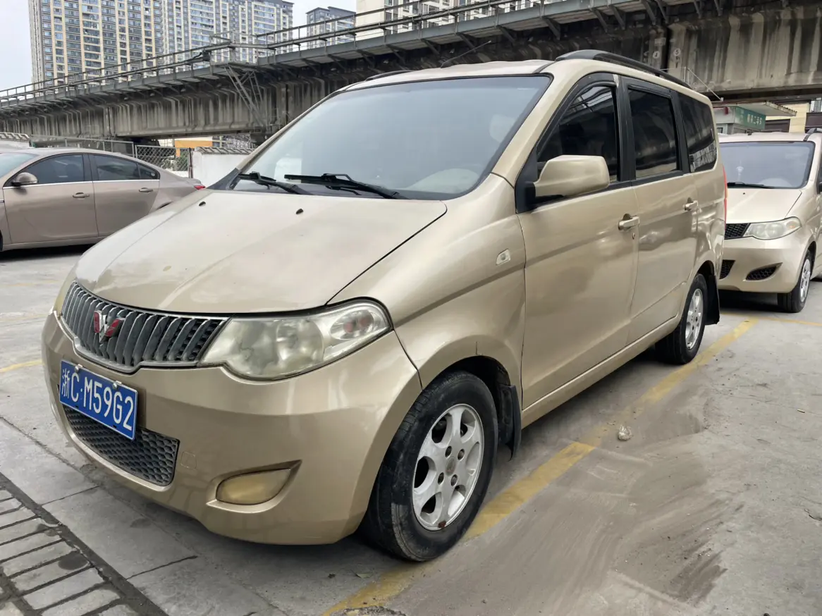 Wuling Hongguang  из Китая