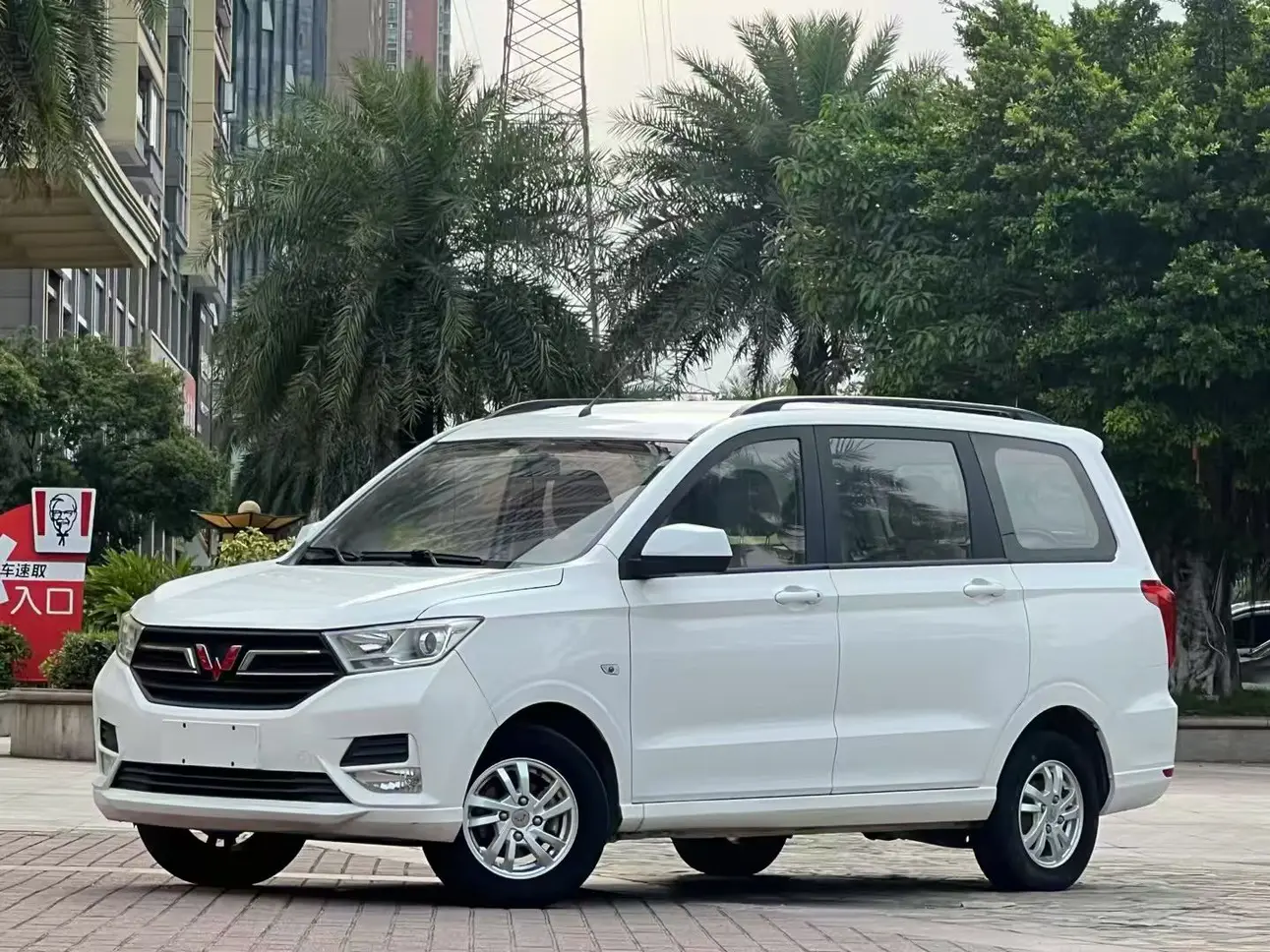 Wuling Hongguang  из Китая
