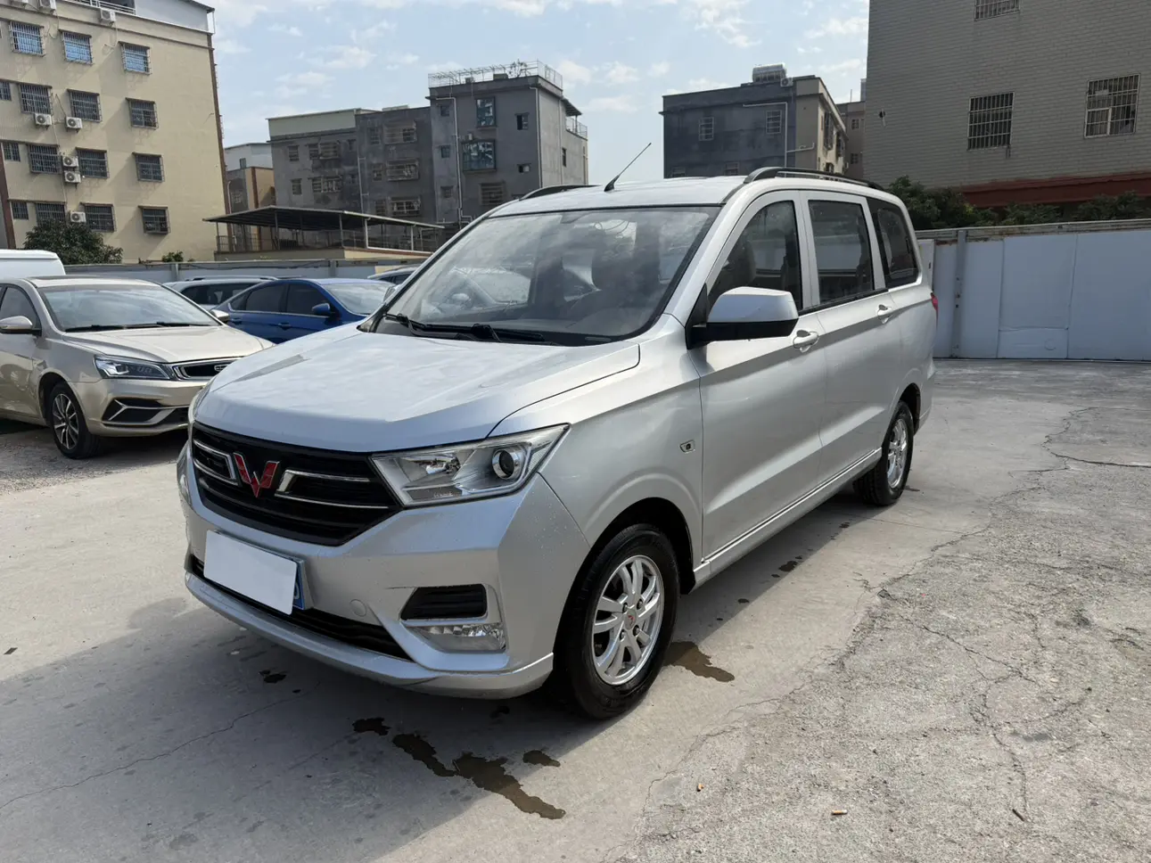 Wuling Hongguang  из Китая