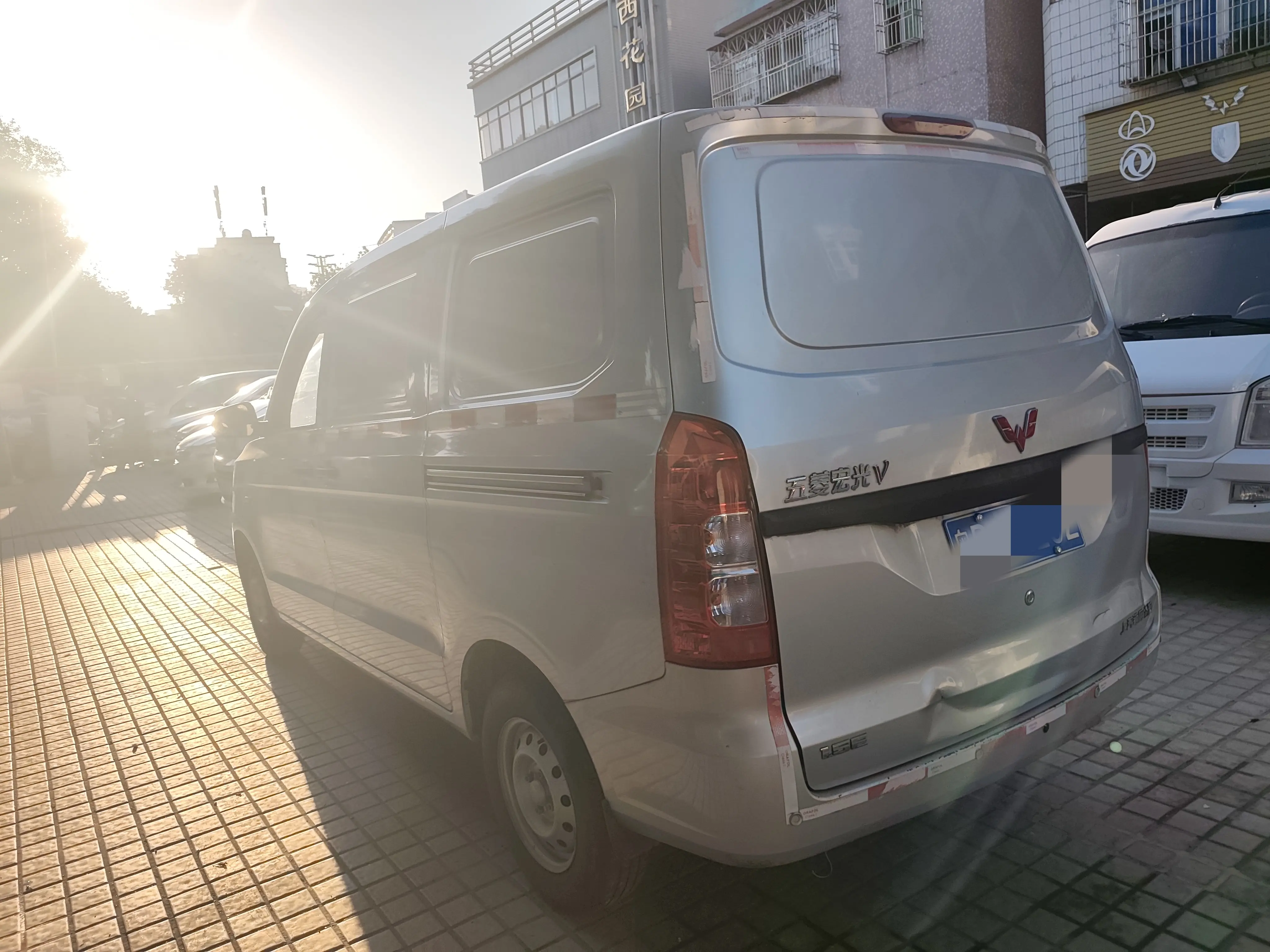 Wuling Hongguang V  из Китая