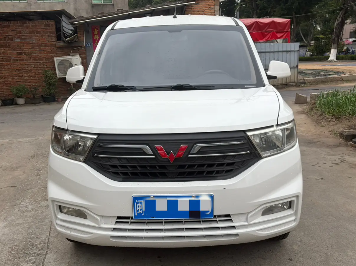 Wuling Hongguang V  из Китая