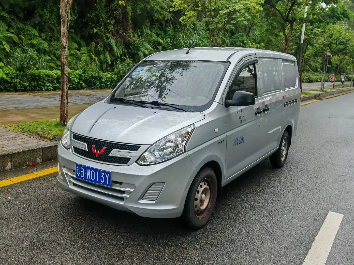 Wuling Rongguang V  из Китая