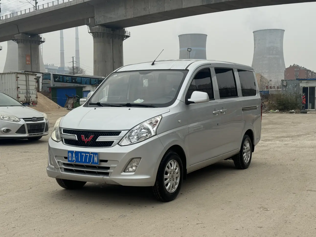 Wuling Rongguang V  из Китая