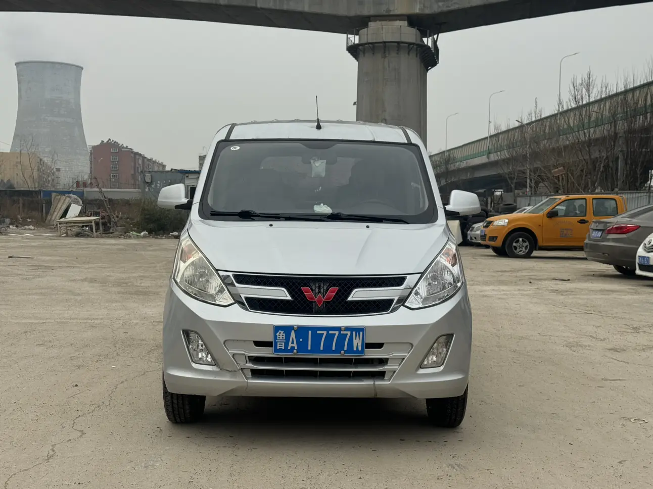 Wuling Rongguang V  из Китая
