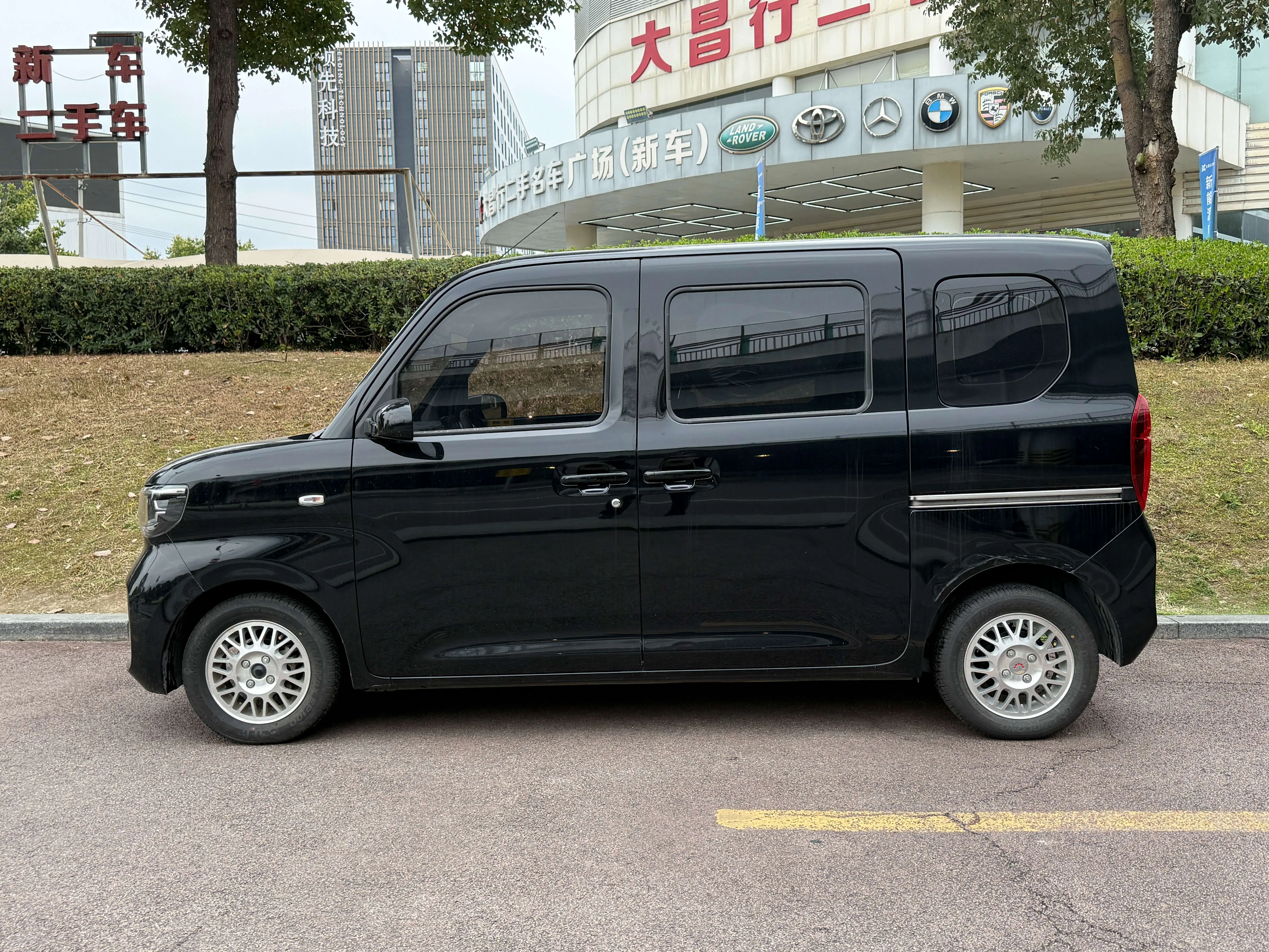 Wuling Zhiguang EV  из Китая