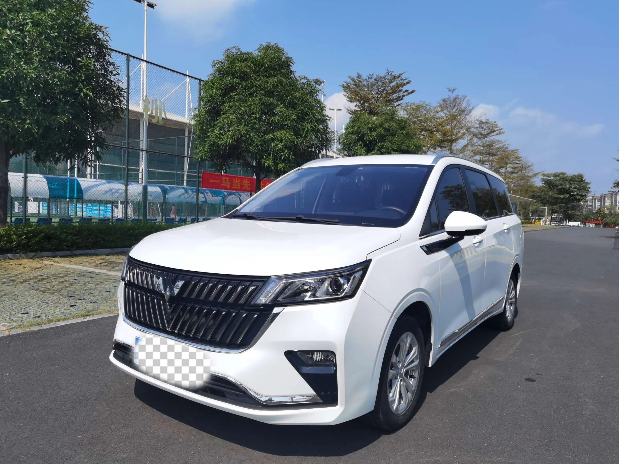 Wuling Jiachen  из Китая