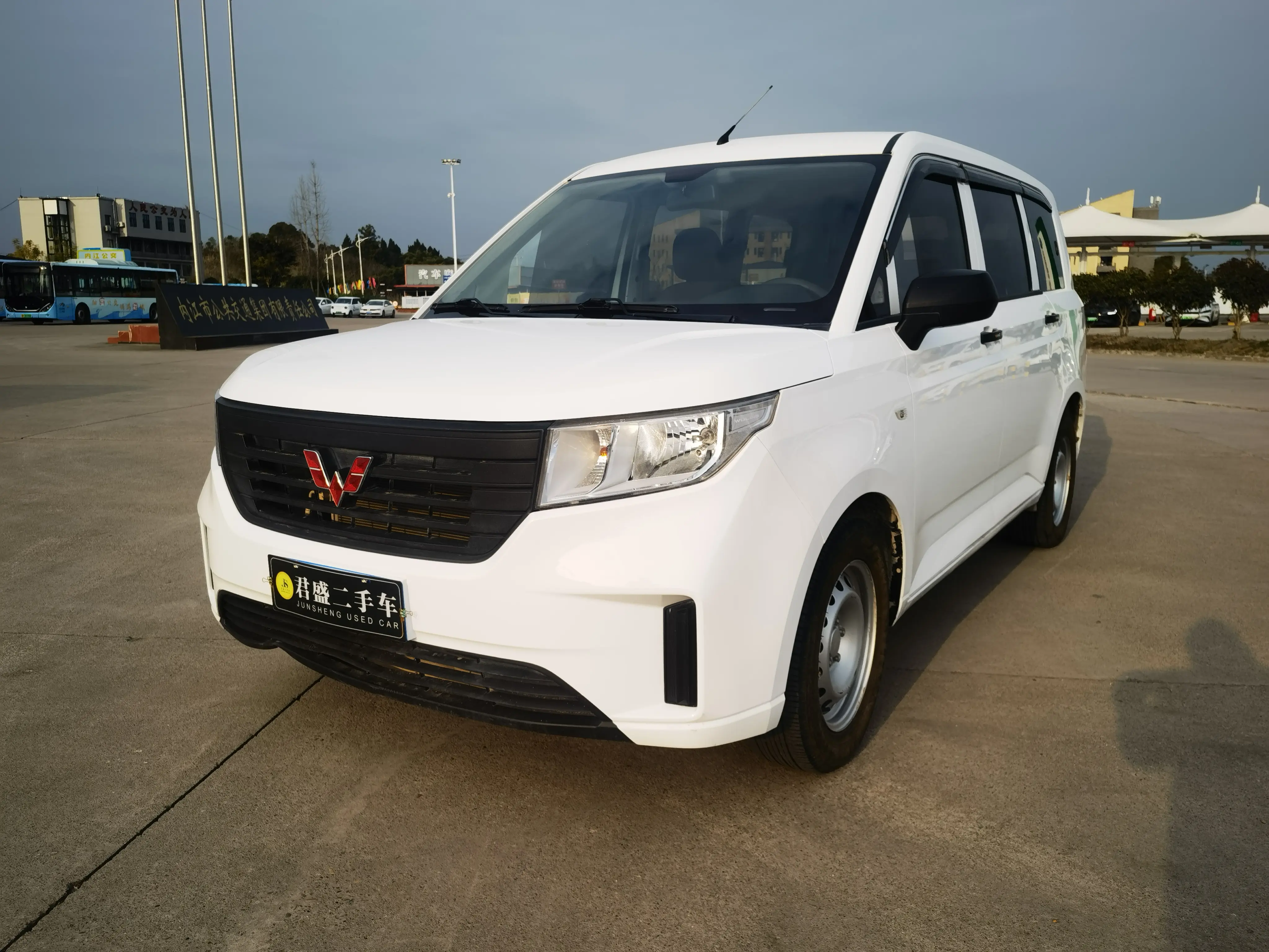Wuling Hongguang PLUS  из Китая