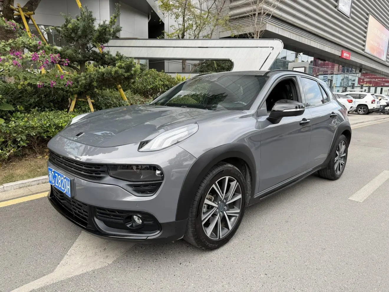 Lynk & Co 02