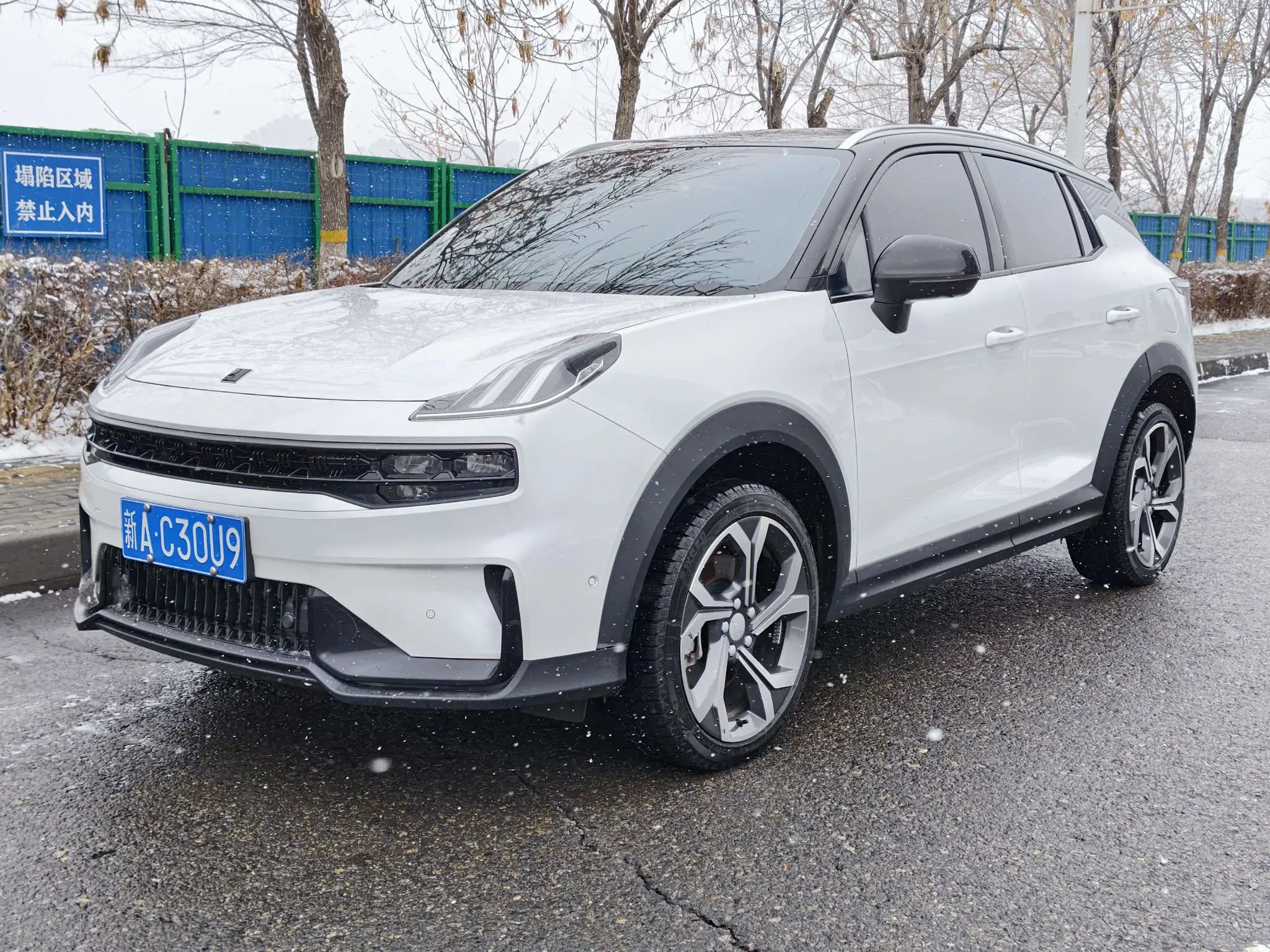 Lynk & Co 06