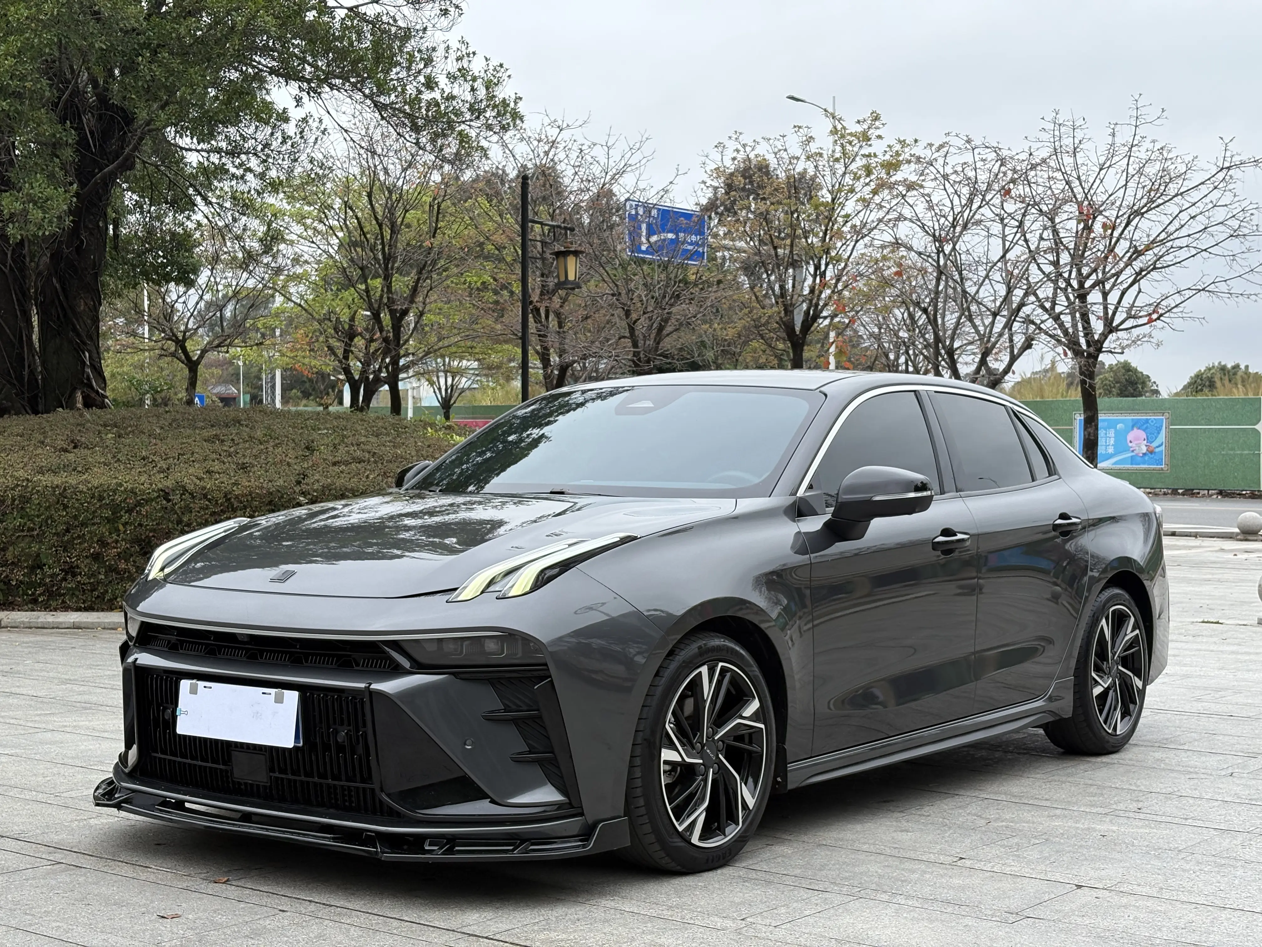 Lynk & Co 03