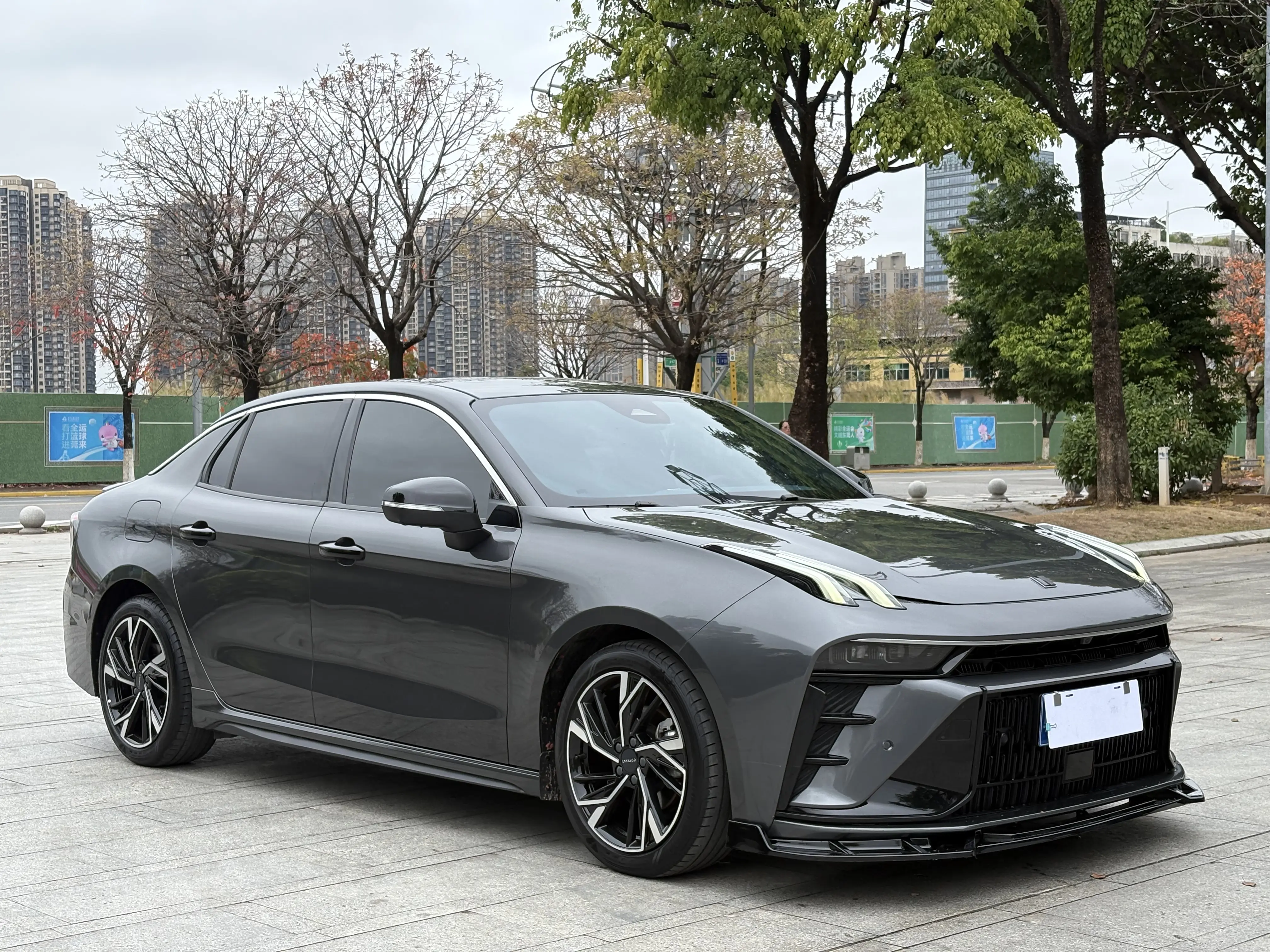 Lynk & Co 03