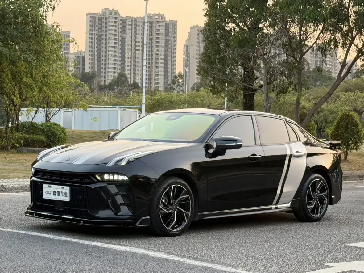 Lynk & Co 03