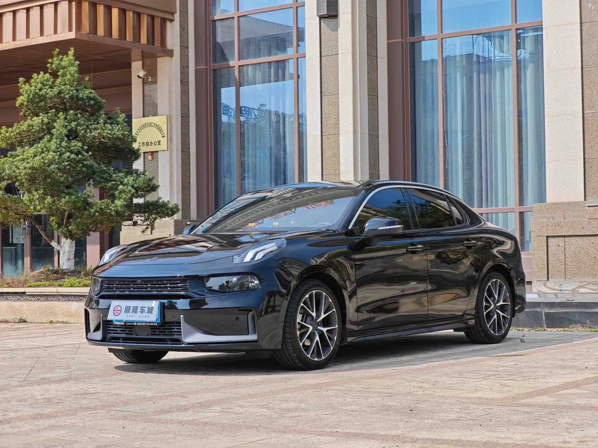 Lynk & Co 03