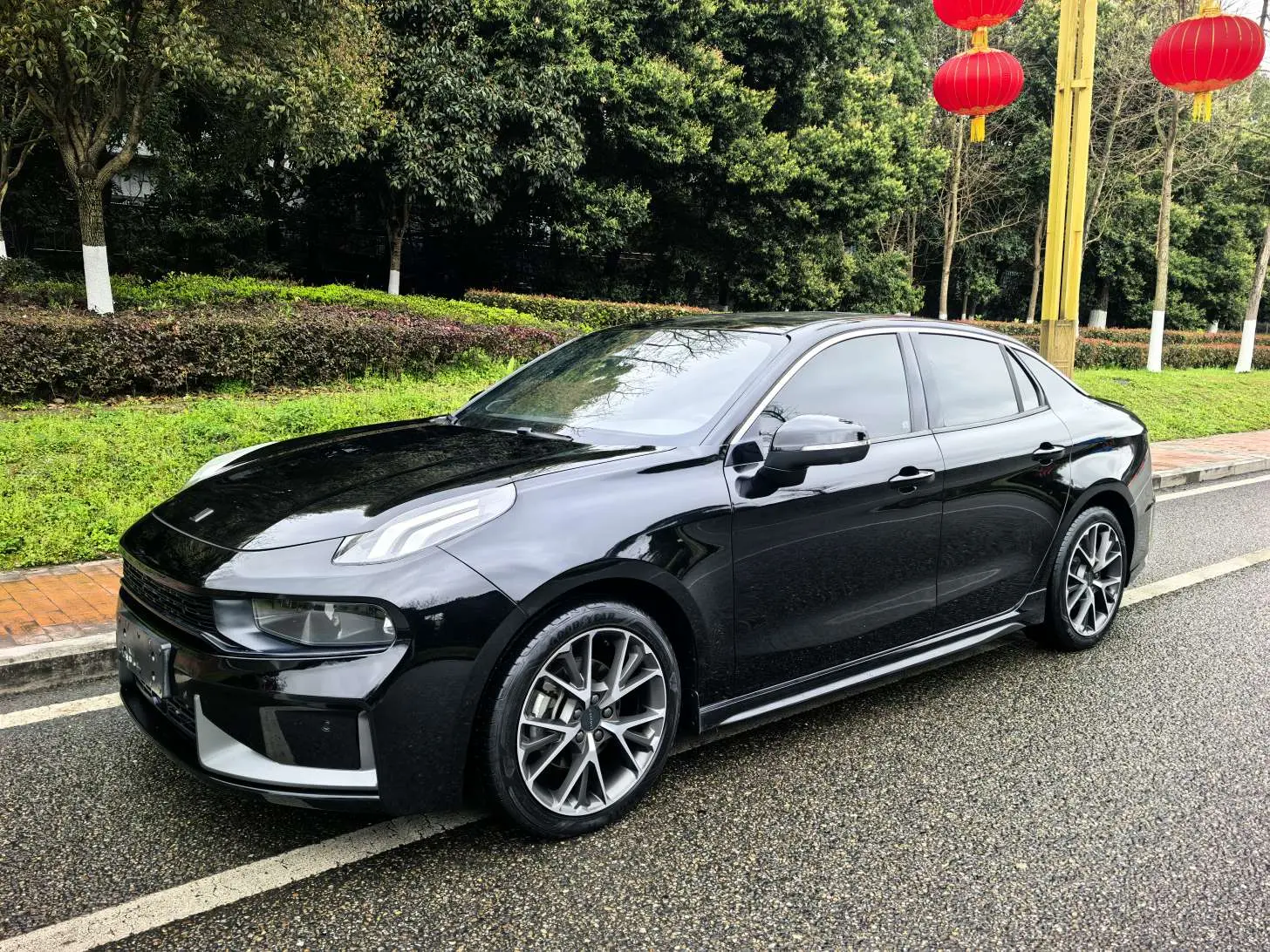Lynk & Co 03