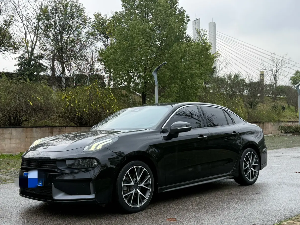Lynk & Co 03