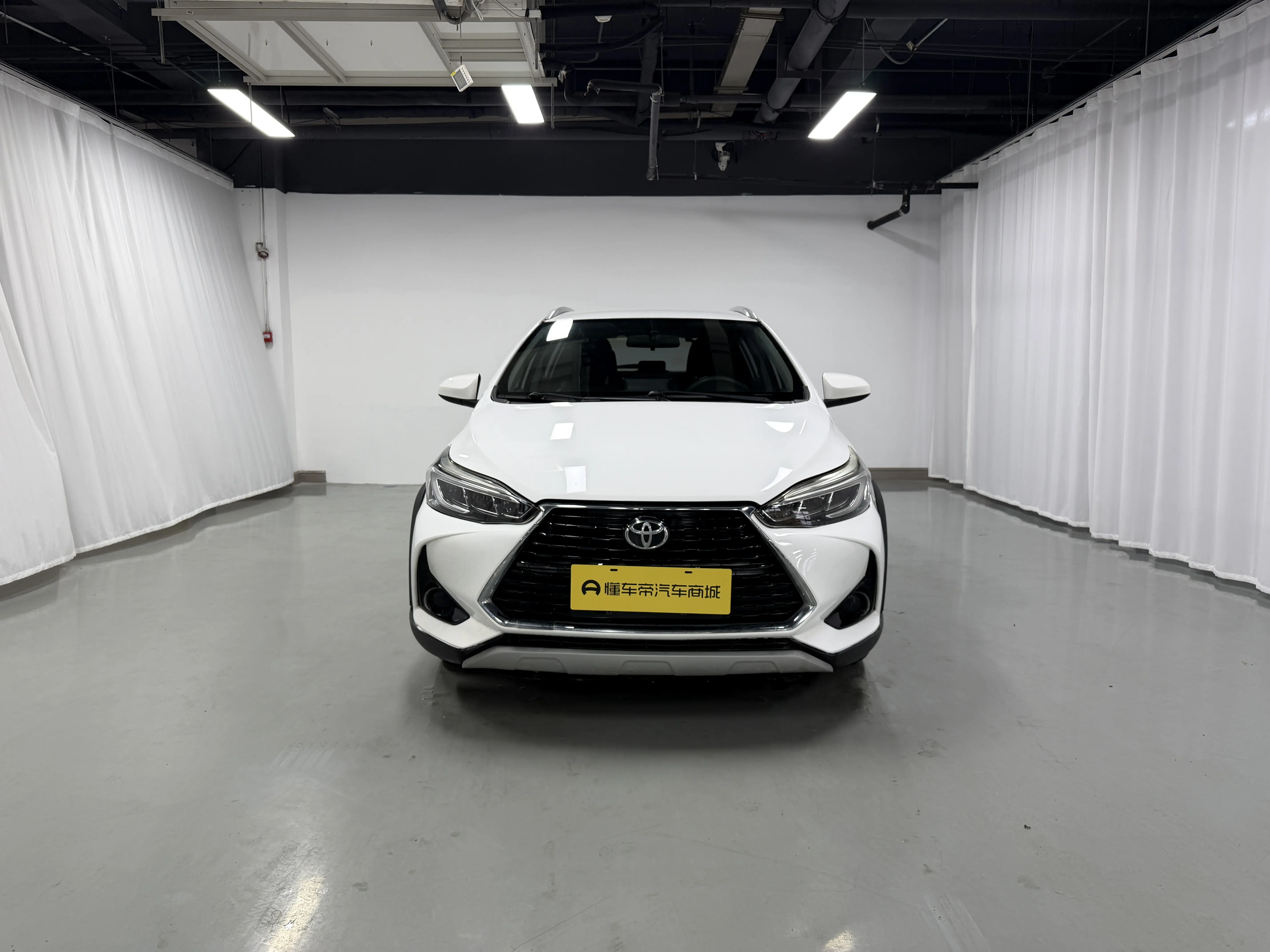 Toyota Yaris L  из Китая