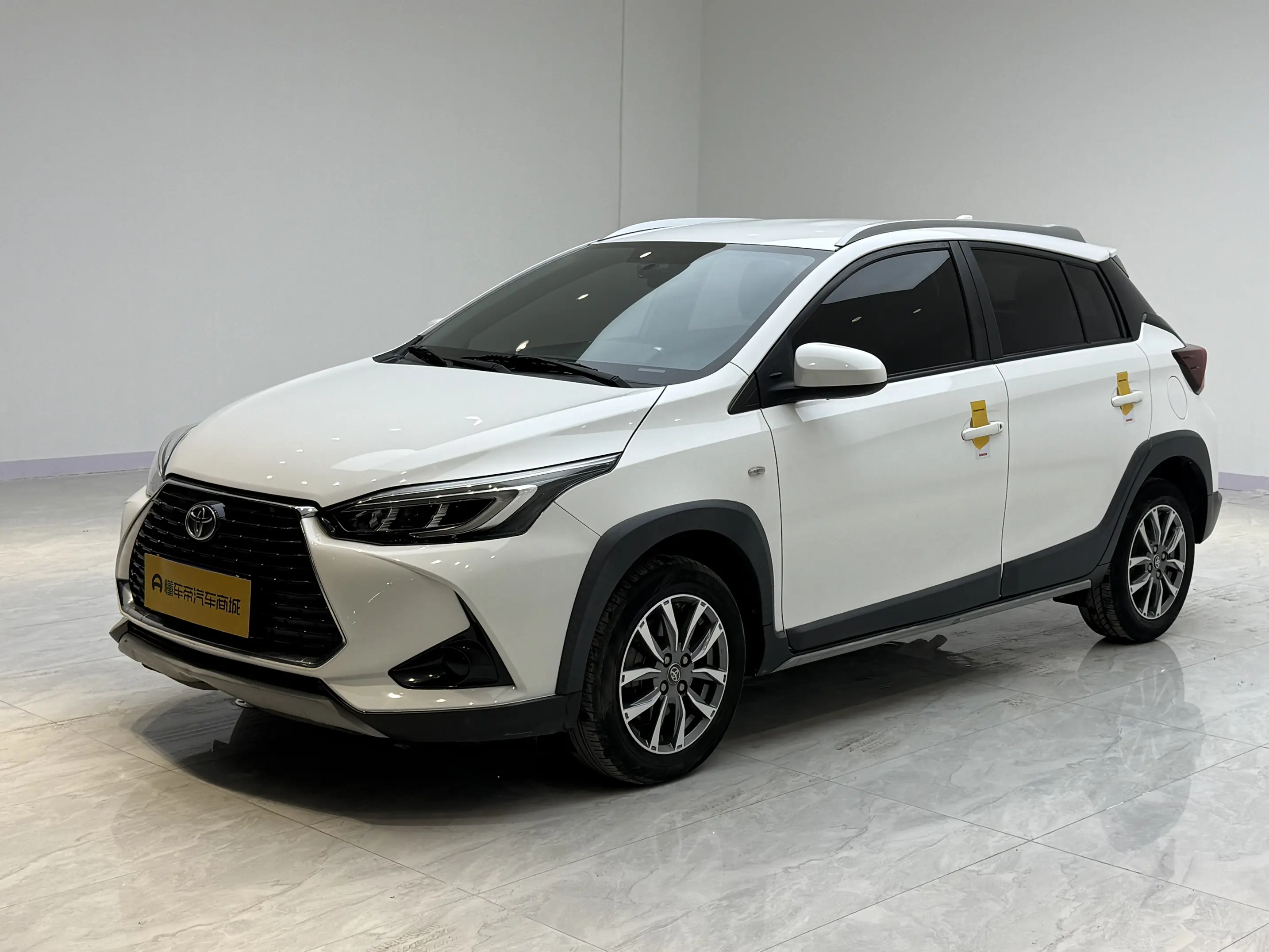 Toyota Yaris L  из Китая