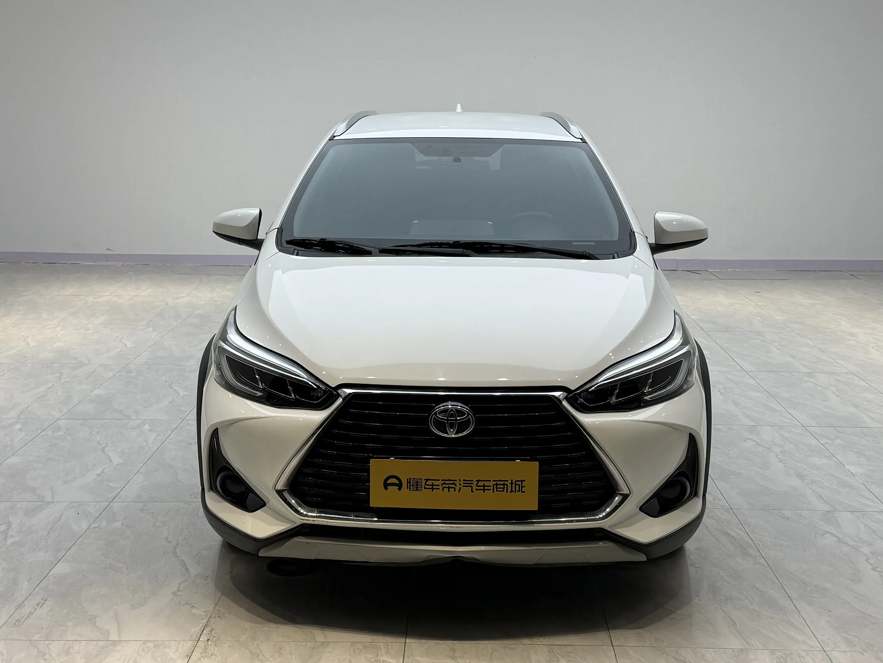 Toyota Yaris L  из Китая