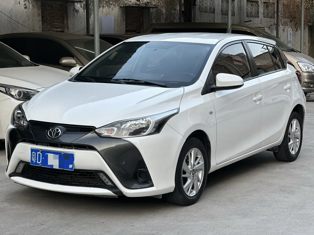 Toyota Yaris L  из Китая