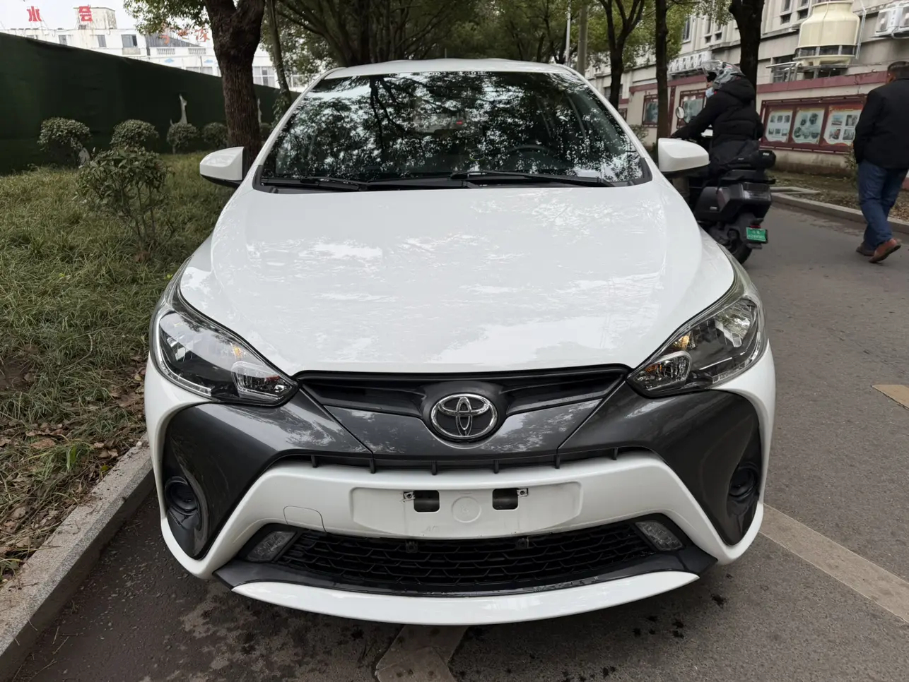 Toyota Yaris L  из Китая