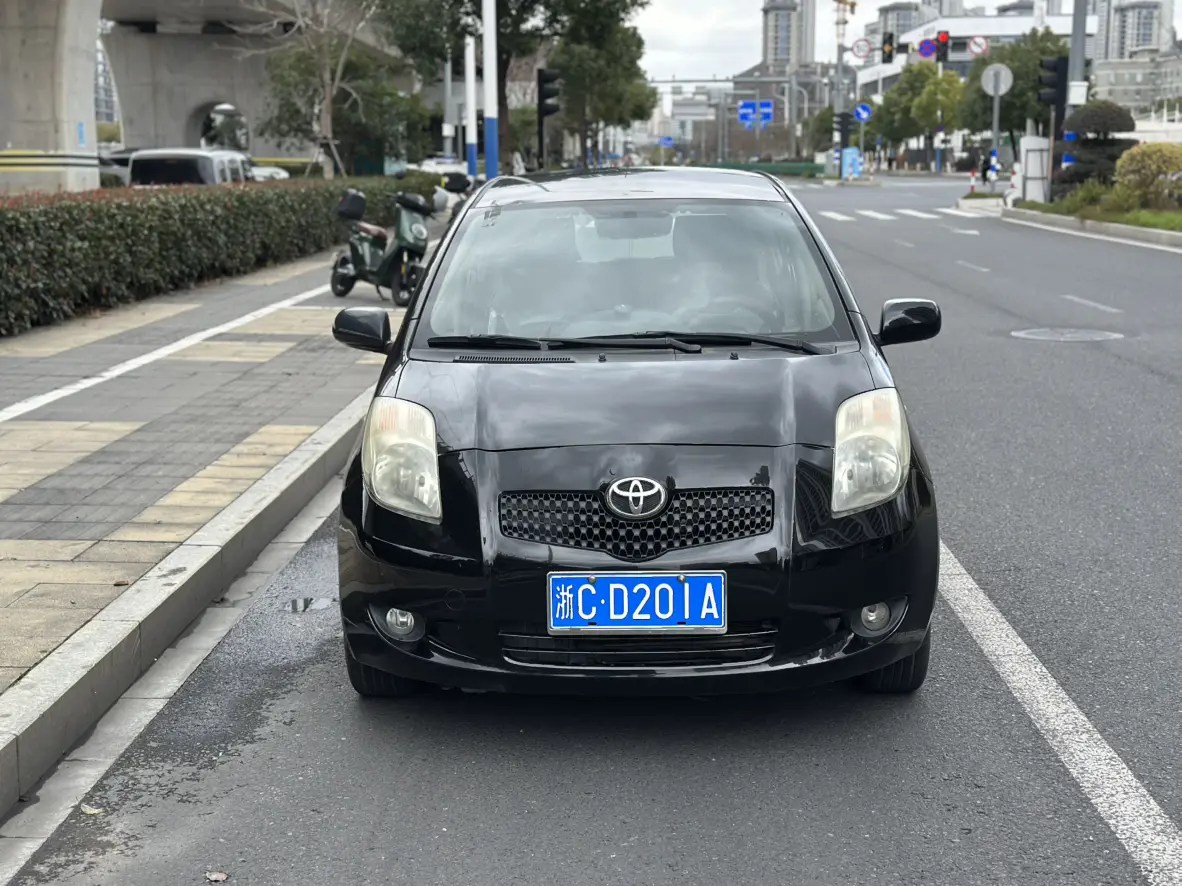 Toyota Yaris  из Китая