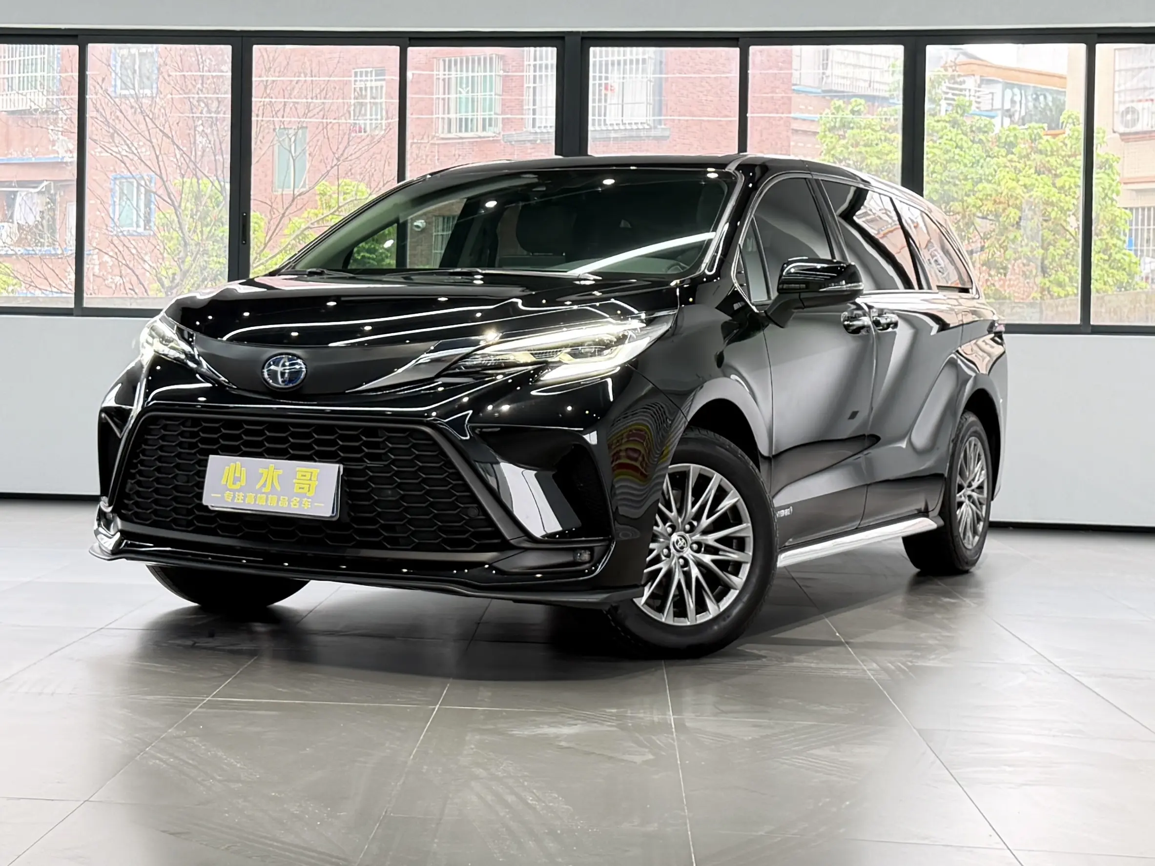 Toyota Granvia  из Китая