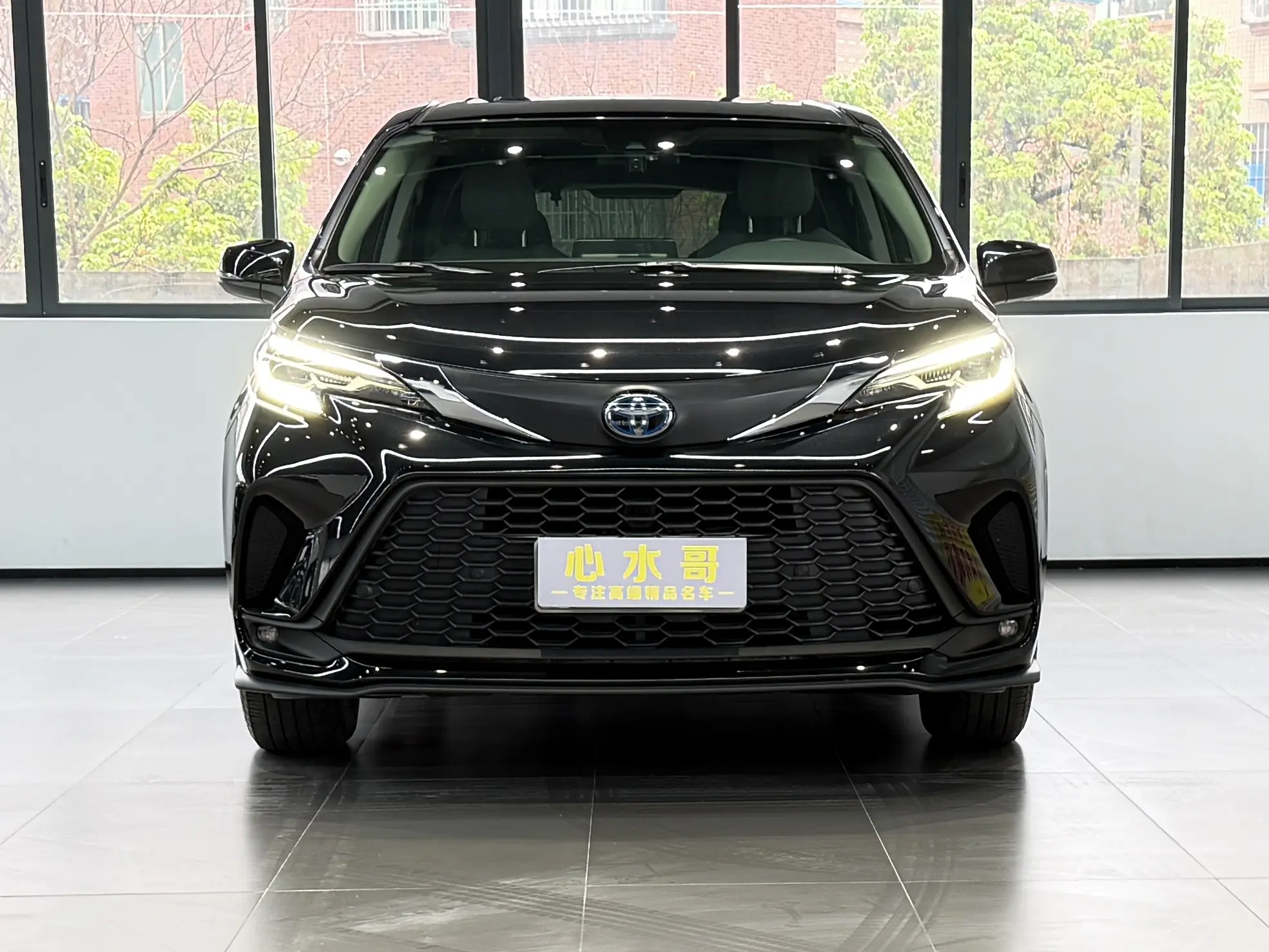 Toyota Granvia  из Китая