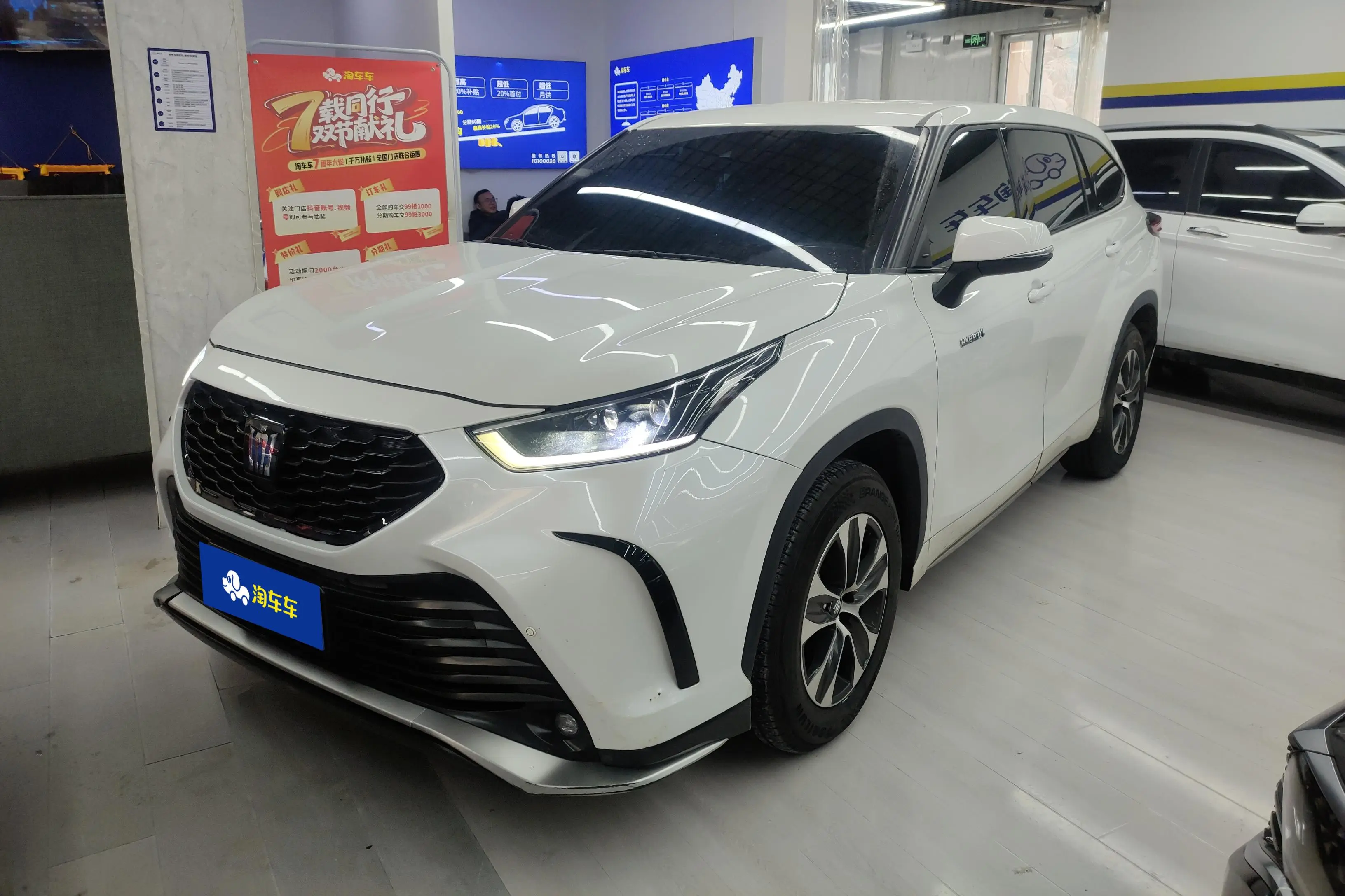 Toyota Crown Kluger