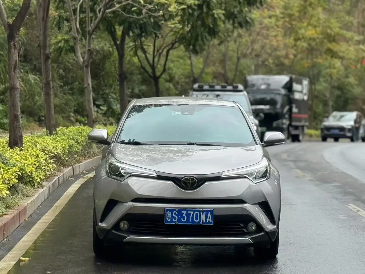 Toyota C-HR Hybrid (Yize IZOA)  из Китая