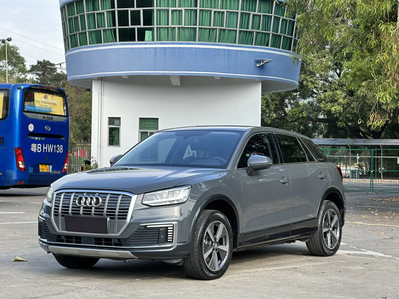 Audi Q2L e-tron  из Китая