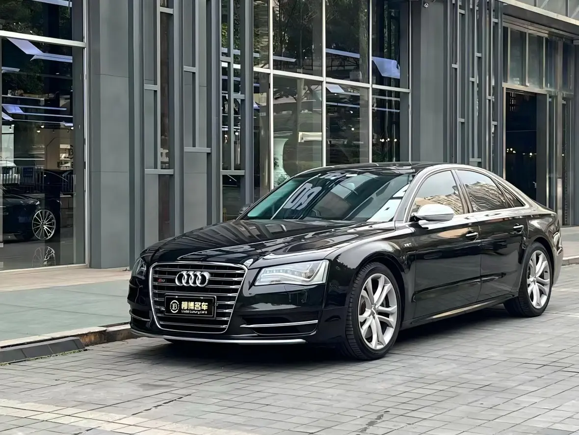 Audi S8  из Китая