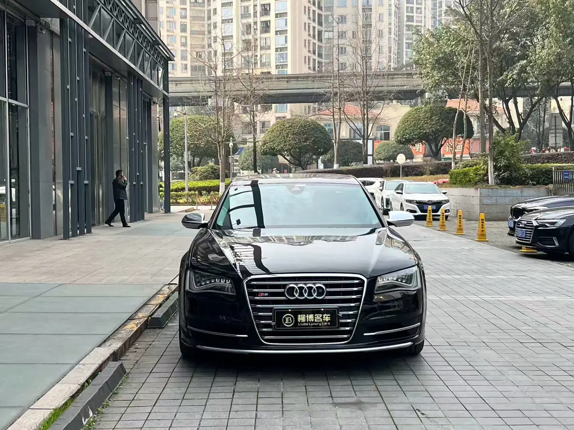 Audi S8  из Китая