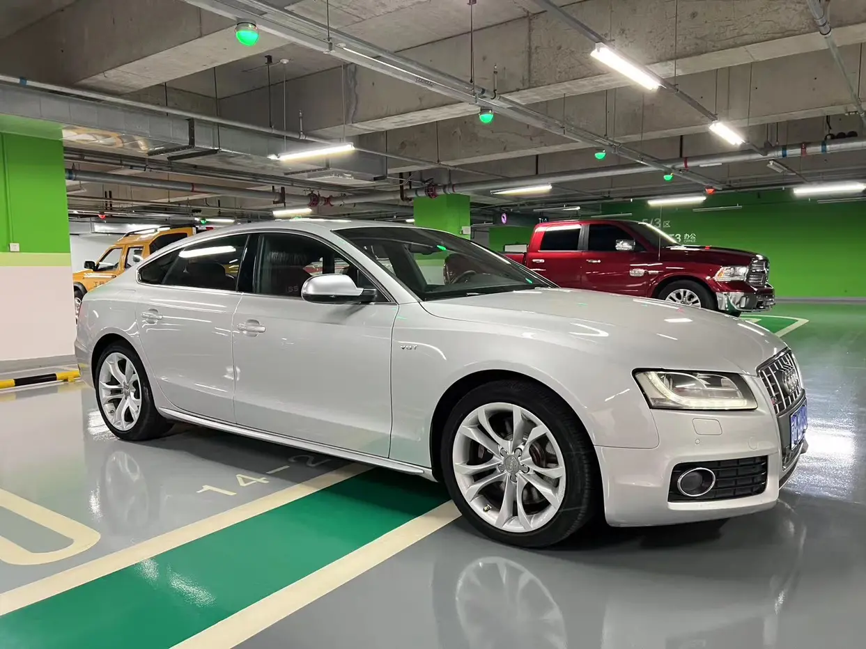 Audi S5  из Китая
