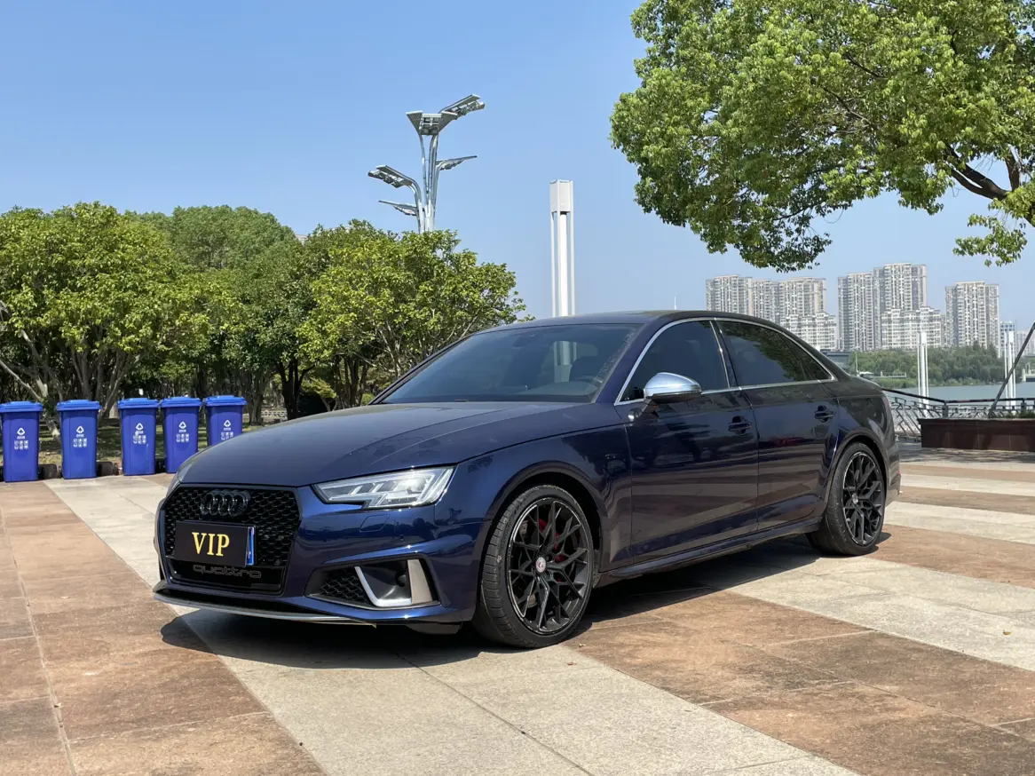 Audi S4  из Китая