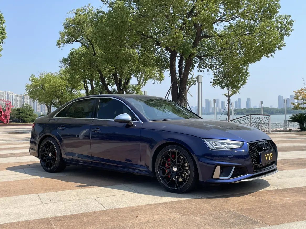 Audi S4  из Китая