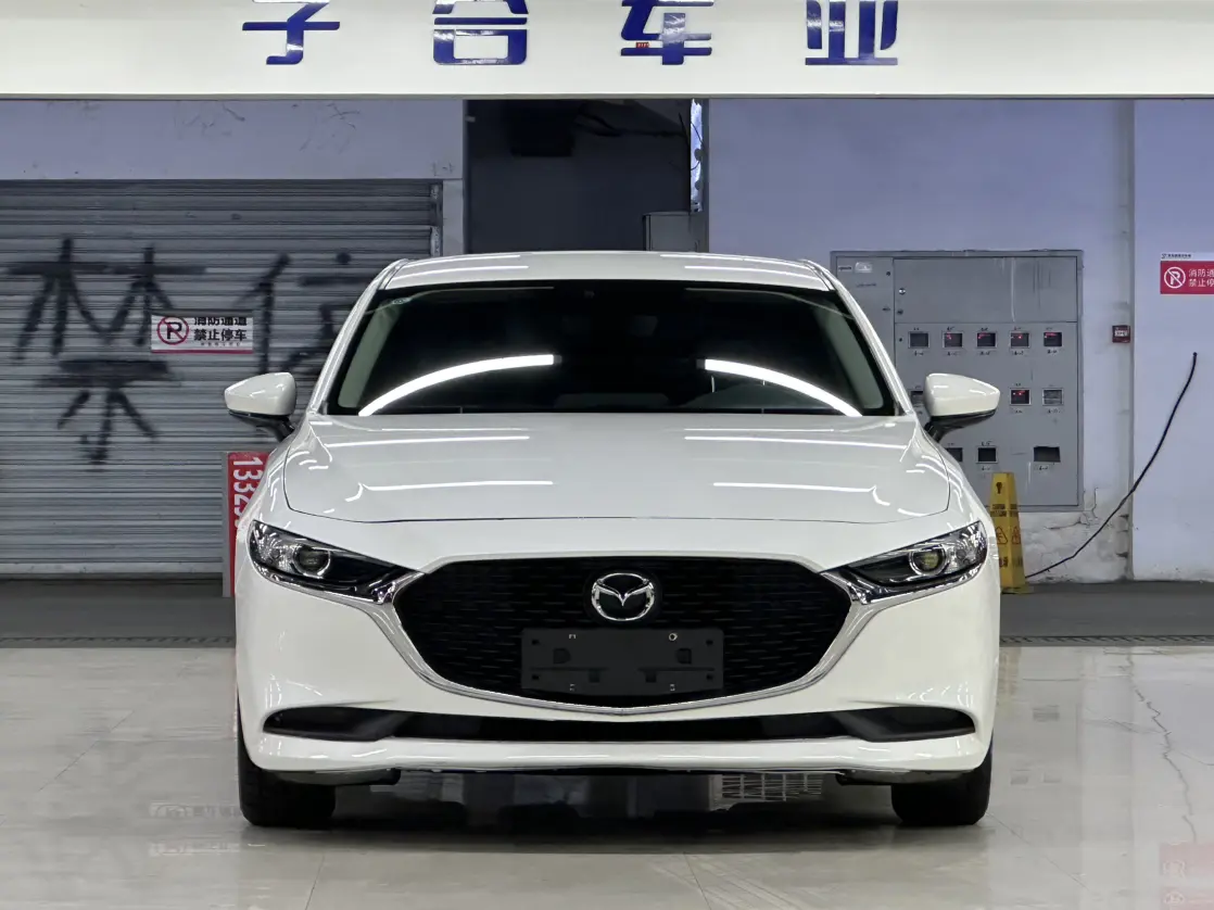 Mazda Axela (Mazda3)  из Китая