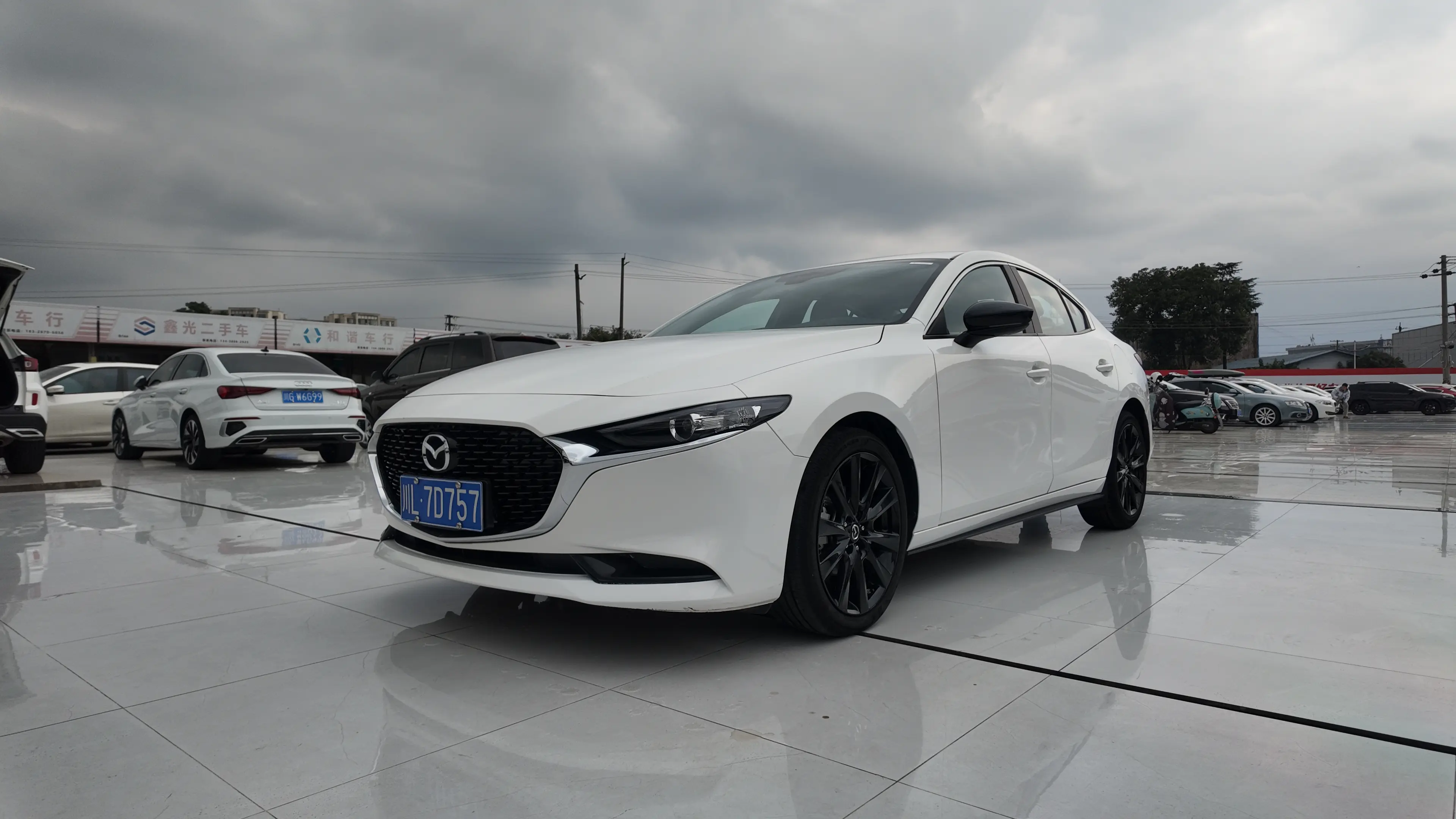 Mazda Axela (Mazda3)  из Китая