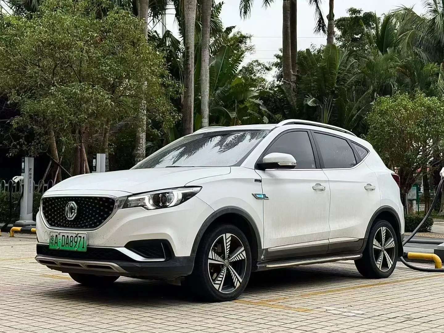 MG EZS pure electric  из Китая