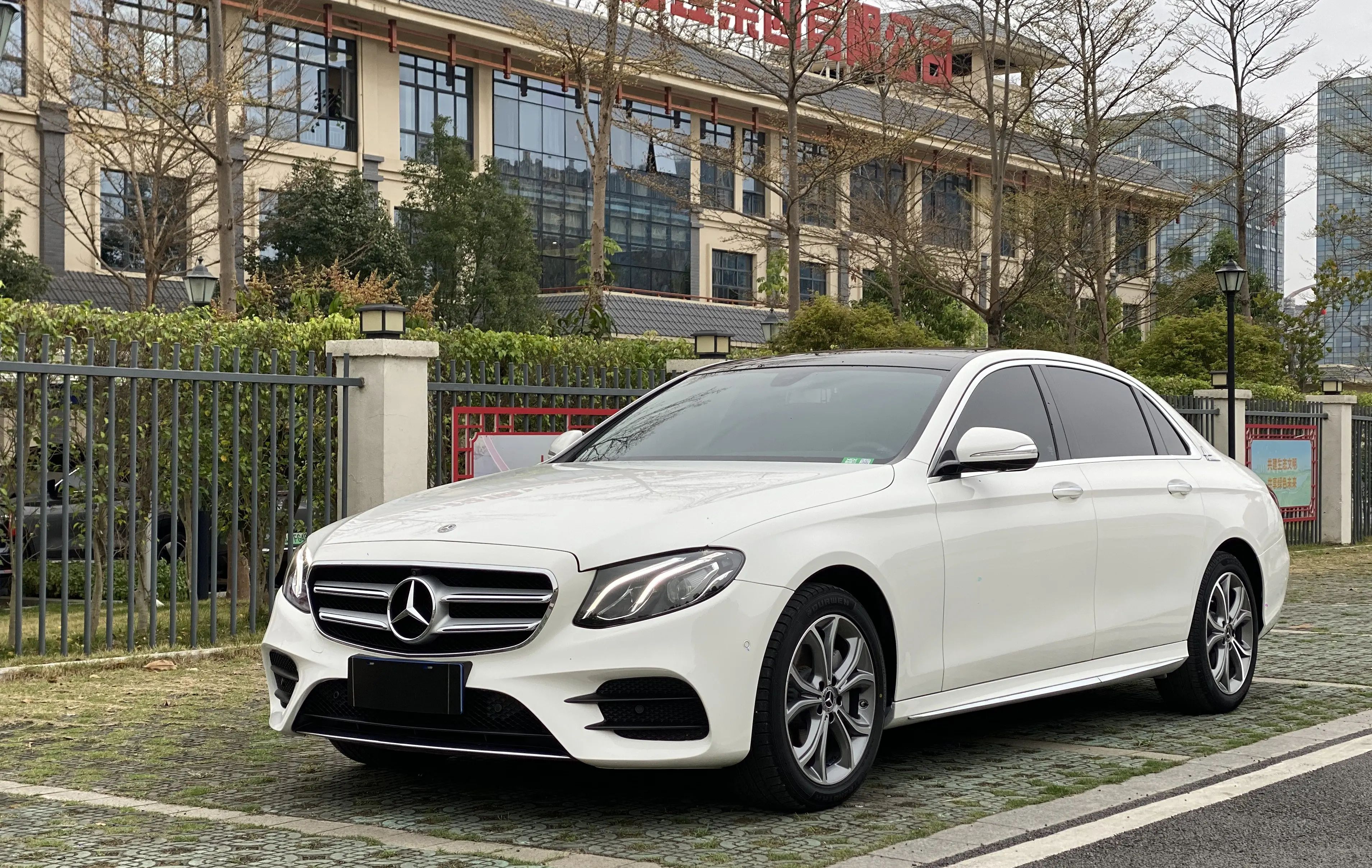 Mercedes-Benz E-Class  из Китая