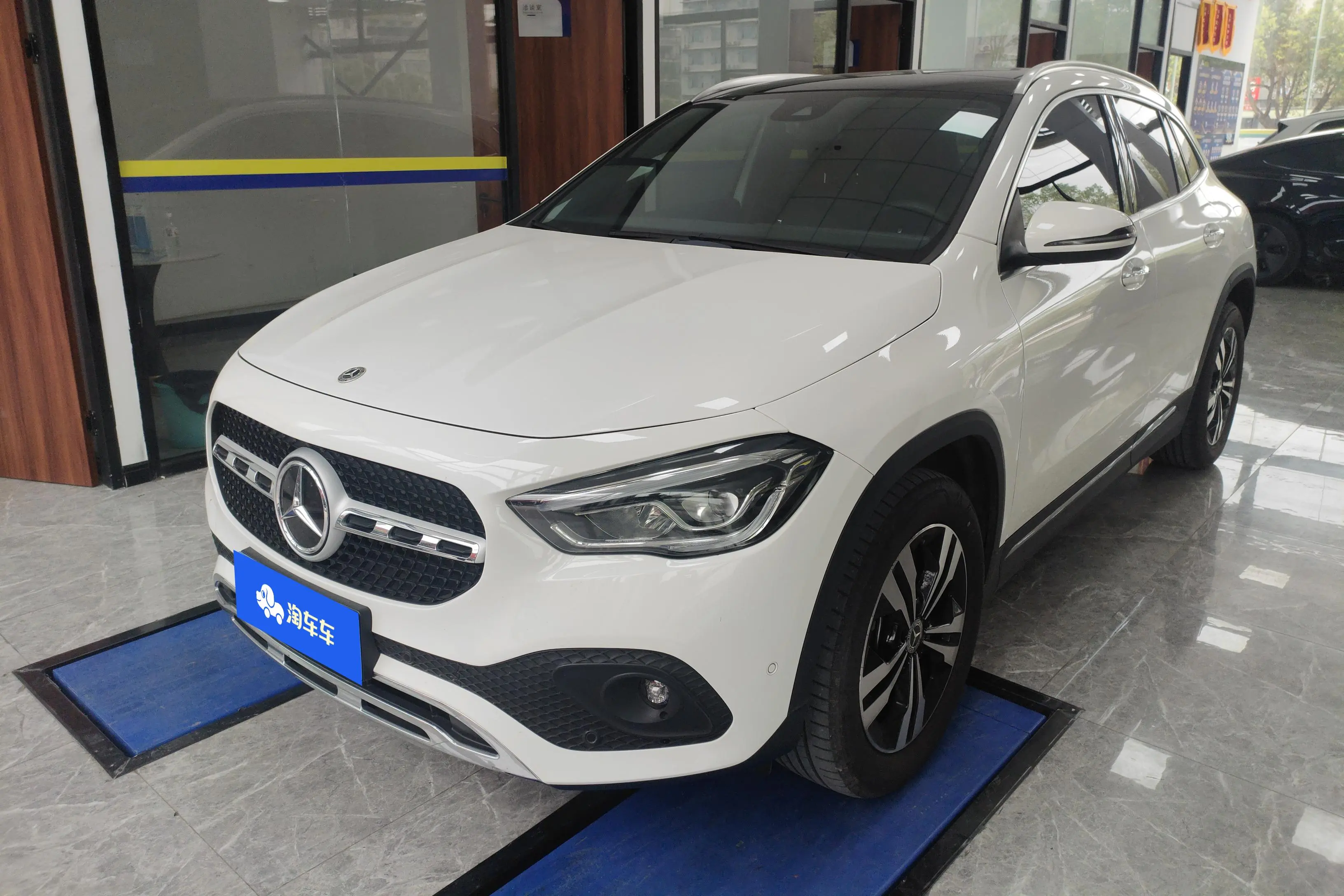 Mercedes-Benz GLA  из Китая
