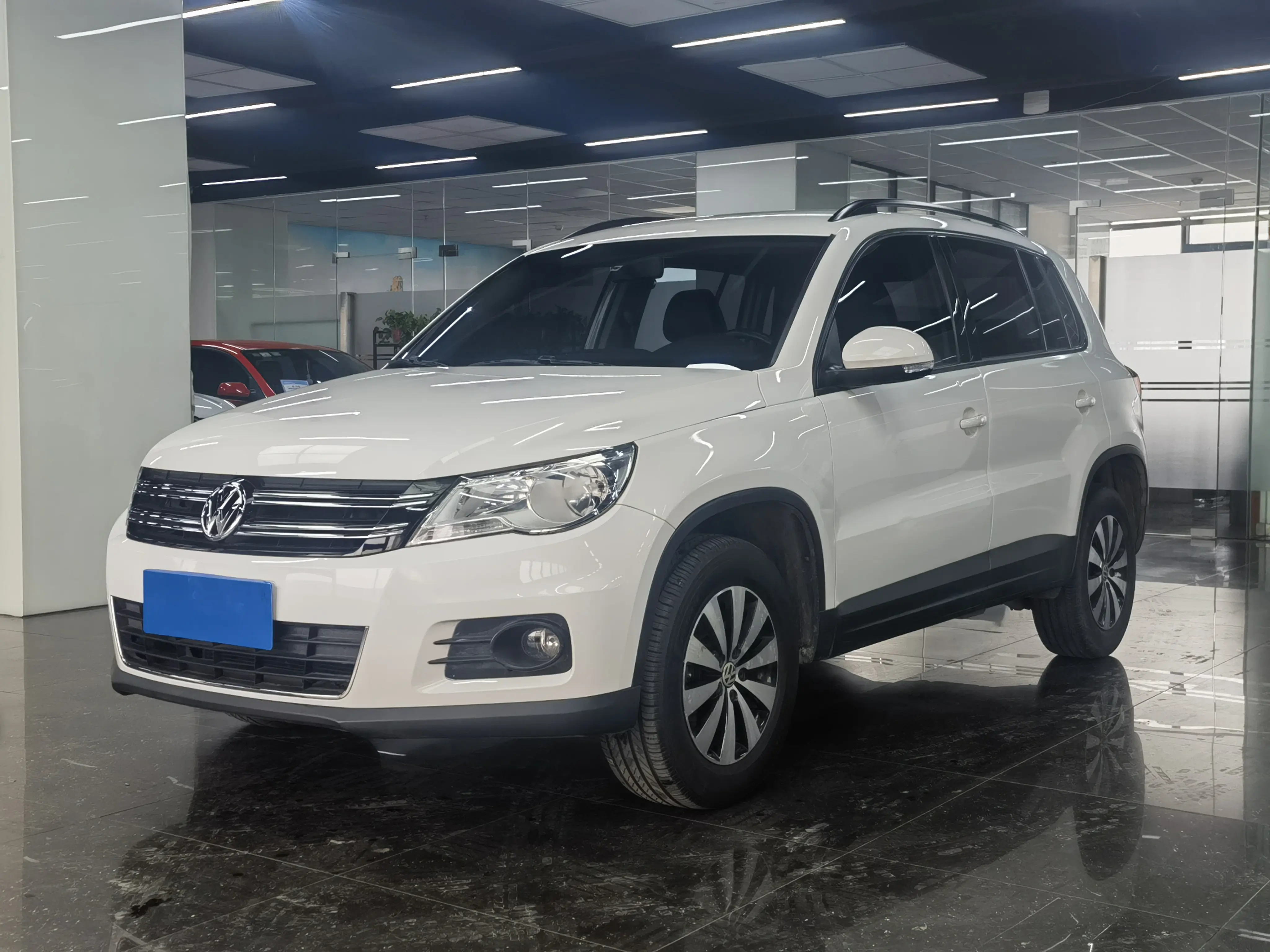 Volkswagen Tiguan (Tharu)  из Китая