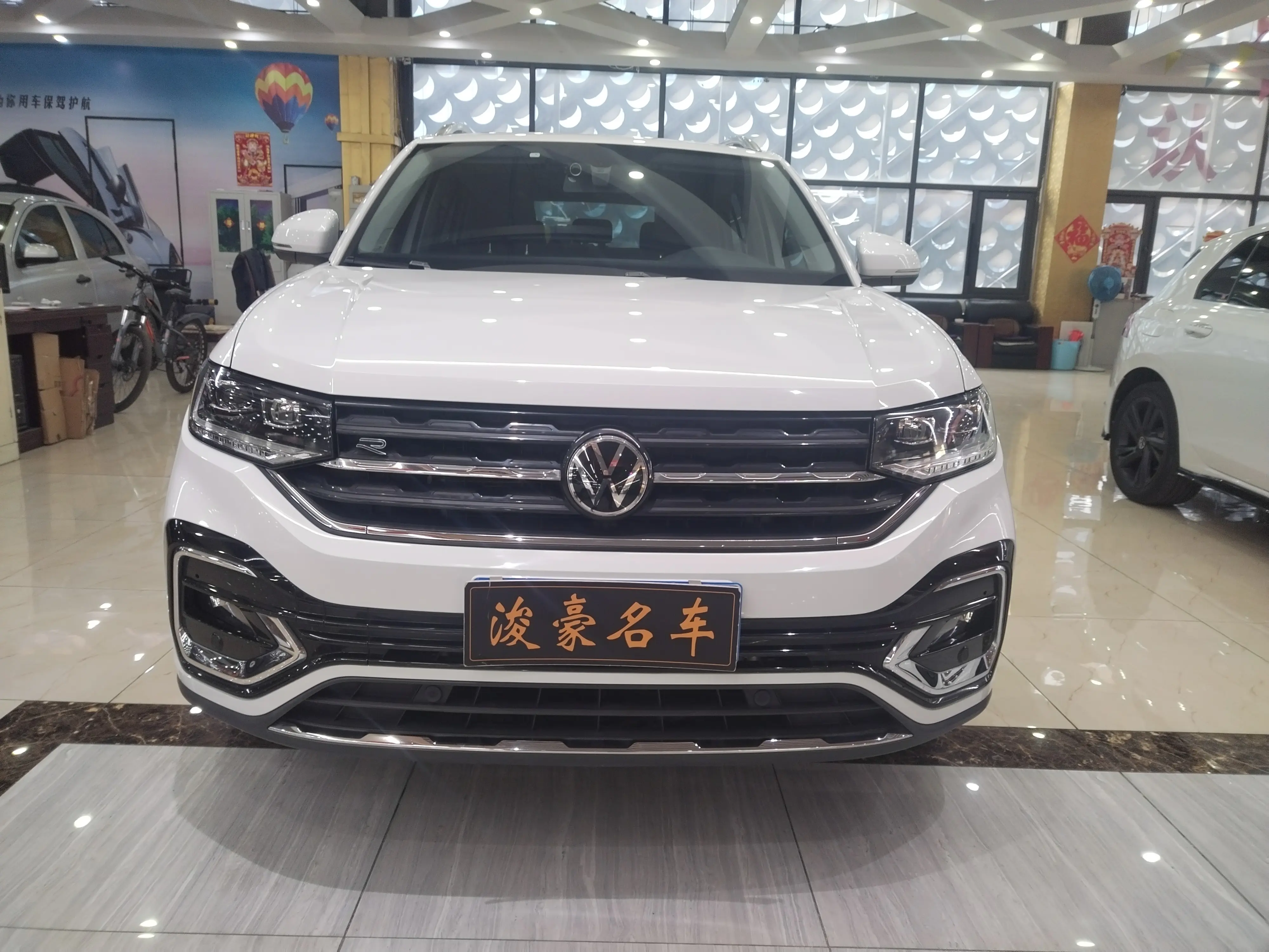 Volkswagen Explore the shadows  из Китая