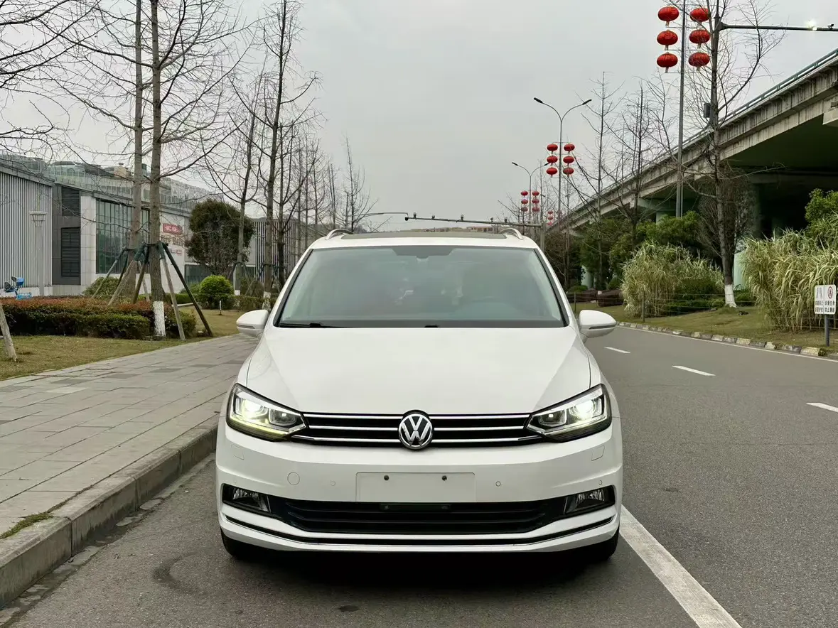 Volkswagen Touran L  из Китая