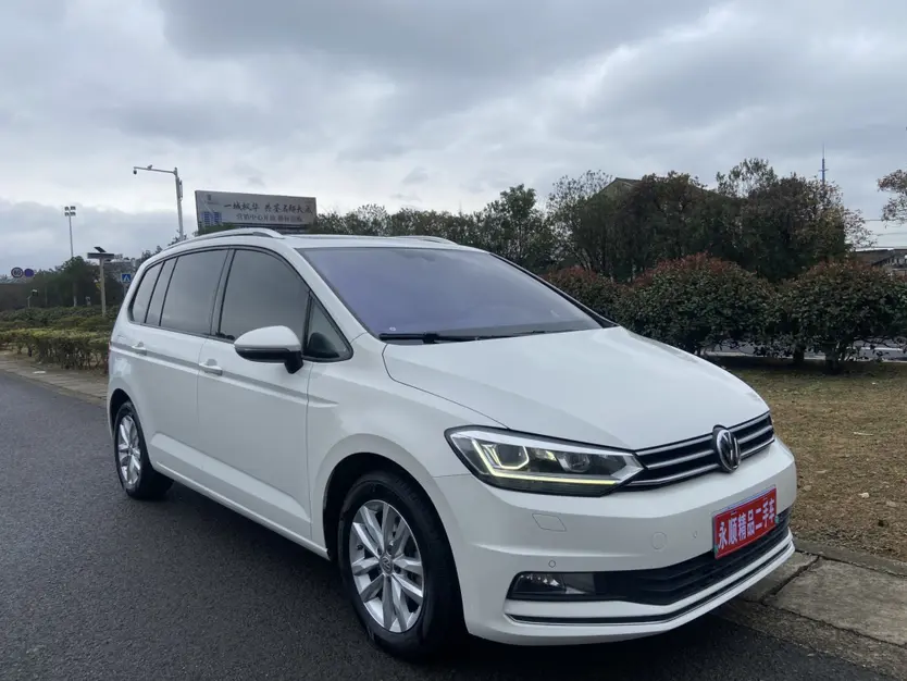 Volkswagen Touran L  из Китая