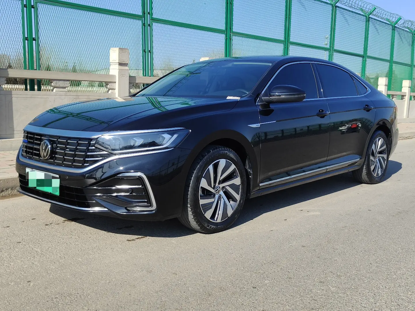 Volkswagen Passat PHEV  из Китая