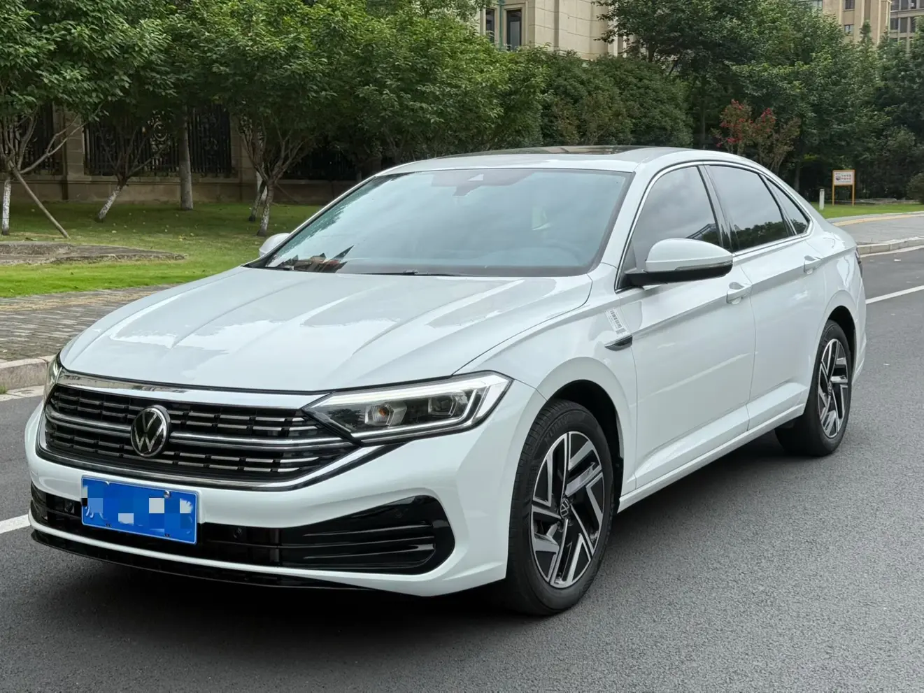 Volkswagen Sagitar  из Китая